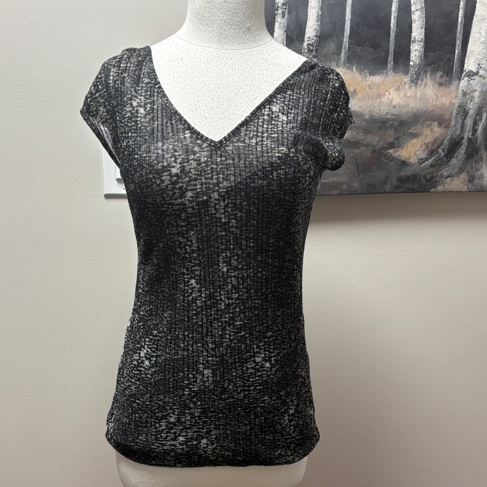 Banana Republic Black and Gray Short Sleeve Top